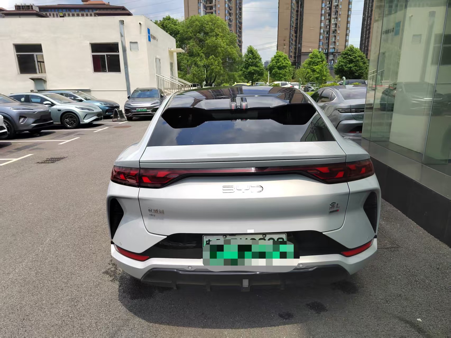 Vehicle image 13