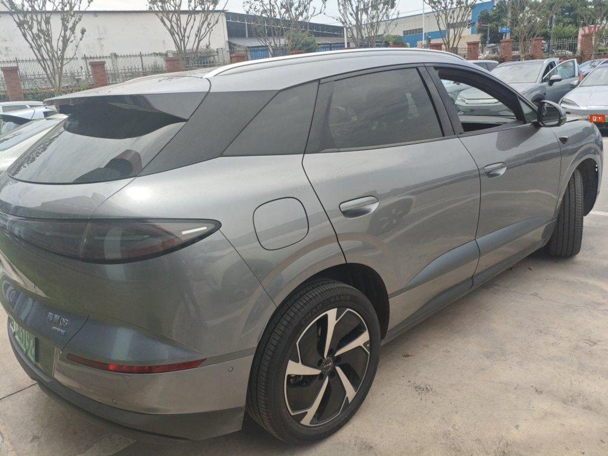 Vehicle image 4