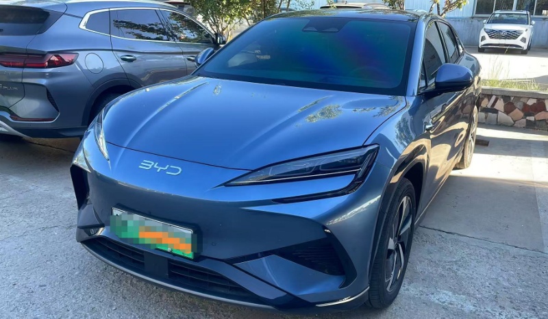 Vehicle image 3