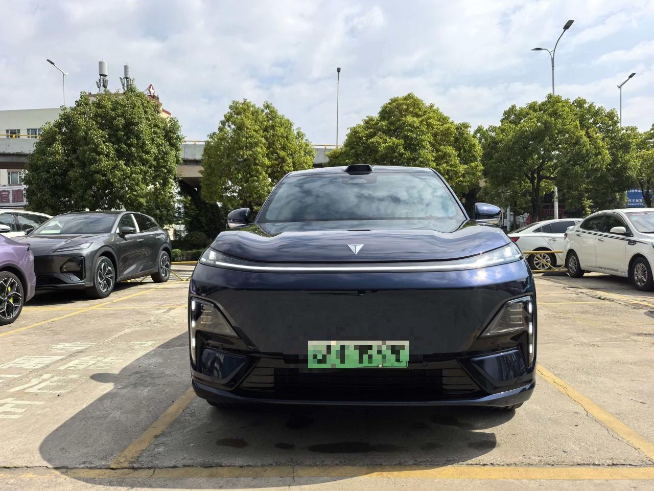 Vehicle image 3