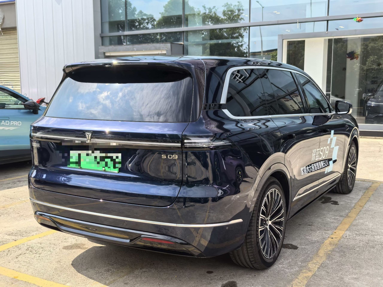 Vehicle image 4