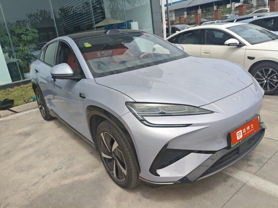 Vehicle image 3