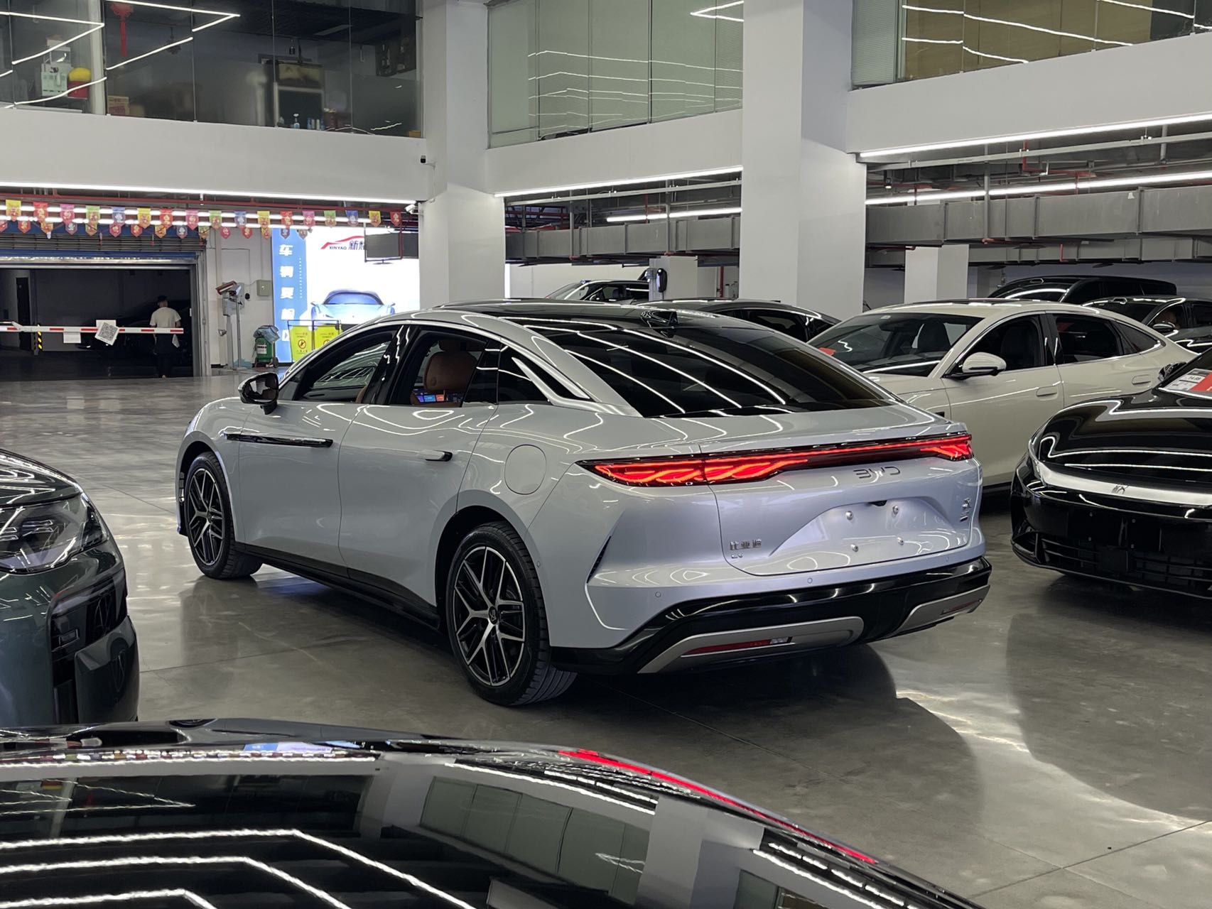 Vehicle image 5