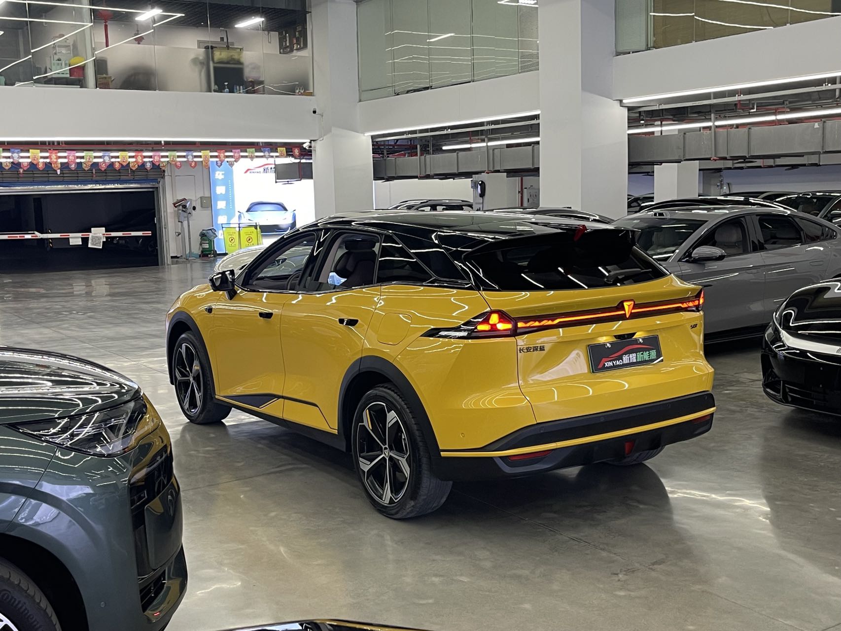 Vehicle image 6